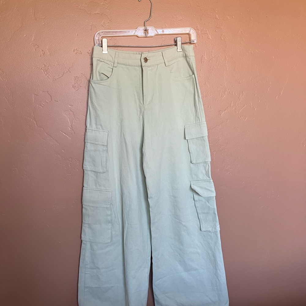 Wide Leg Cargo Pants in Light Green